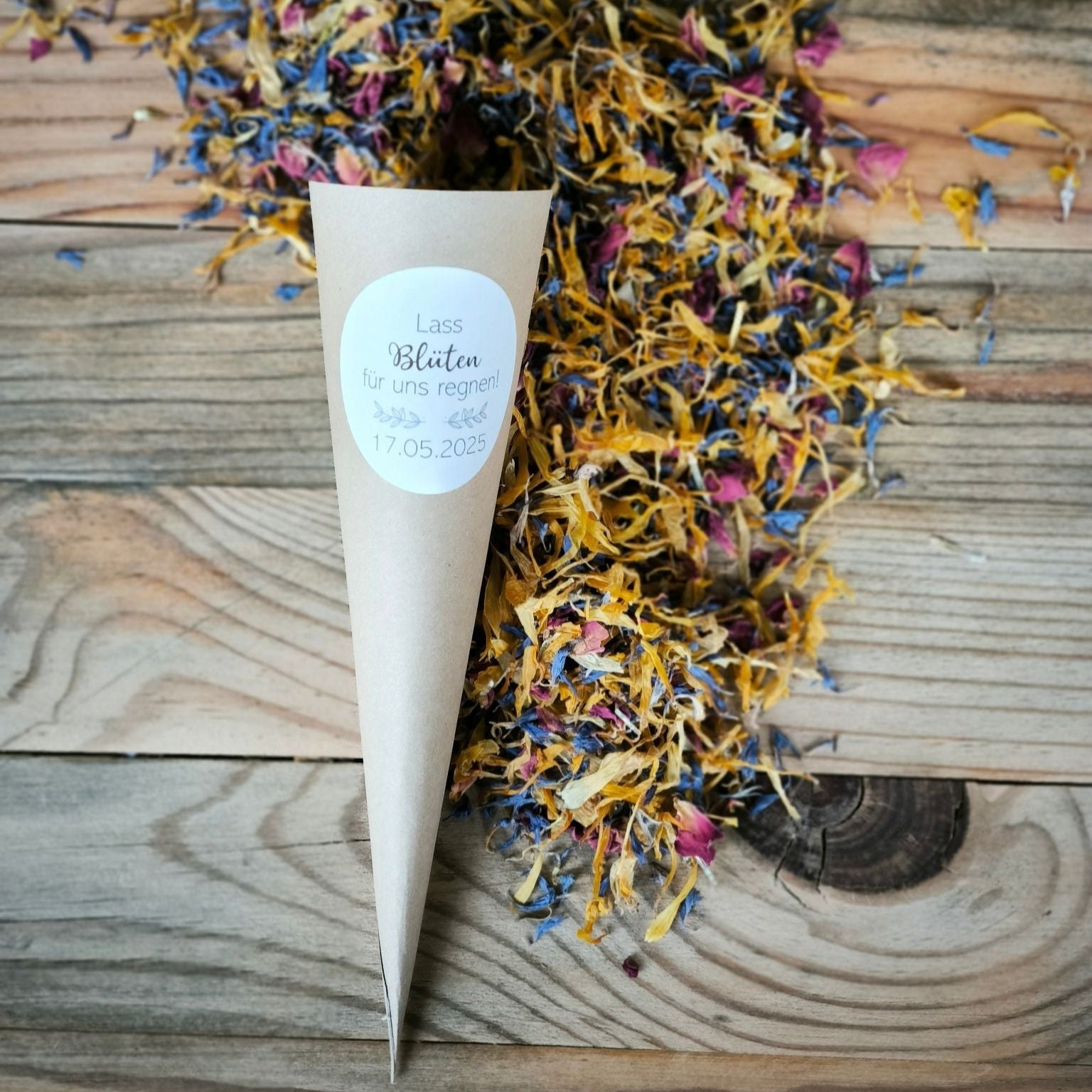 Blütenkonfetti Summer Days in Cones mit Layout 4