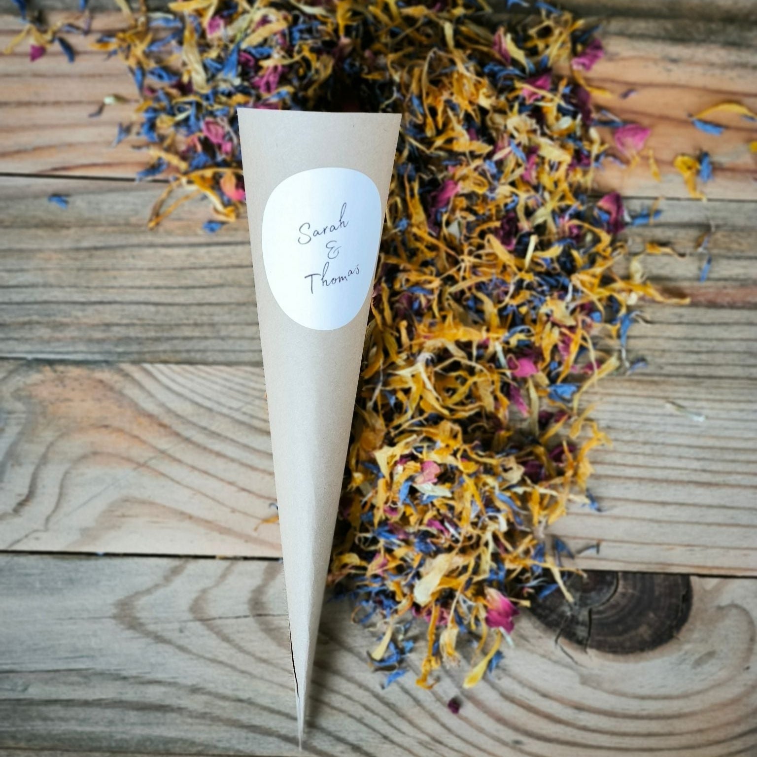 Blütenkonfetti Summer Days in Cones mit Layout 5