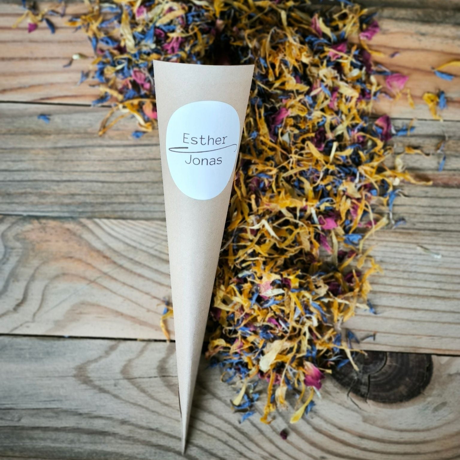 Blütenkonfetti Summer Days in Cones mit Layout 6