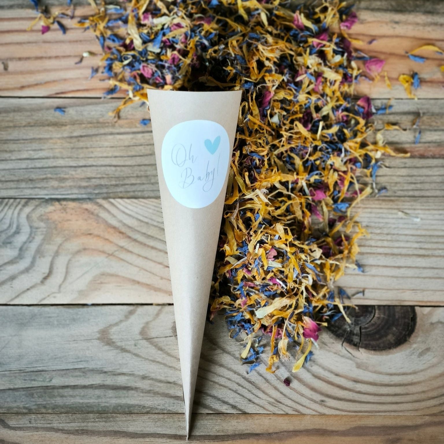 Blütenkonfetti Summer Days in Cones mit Layout 8