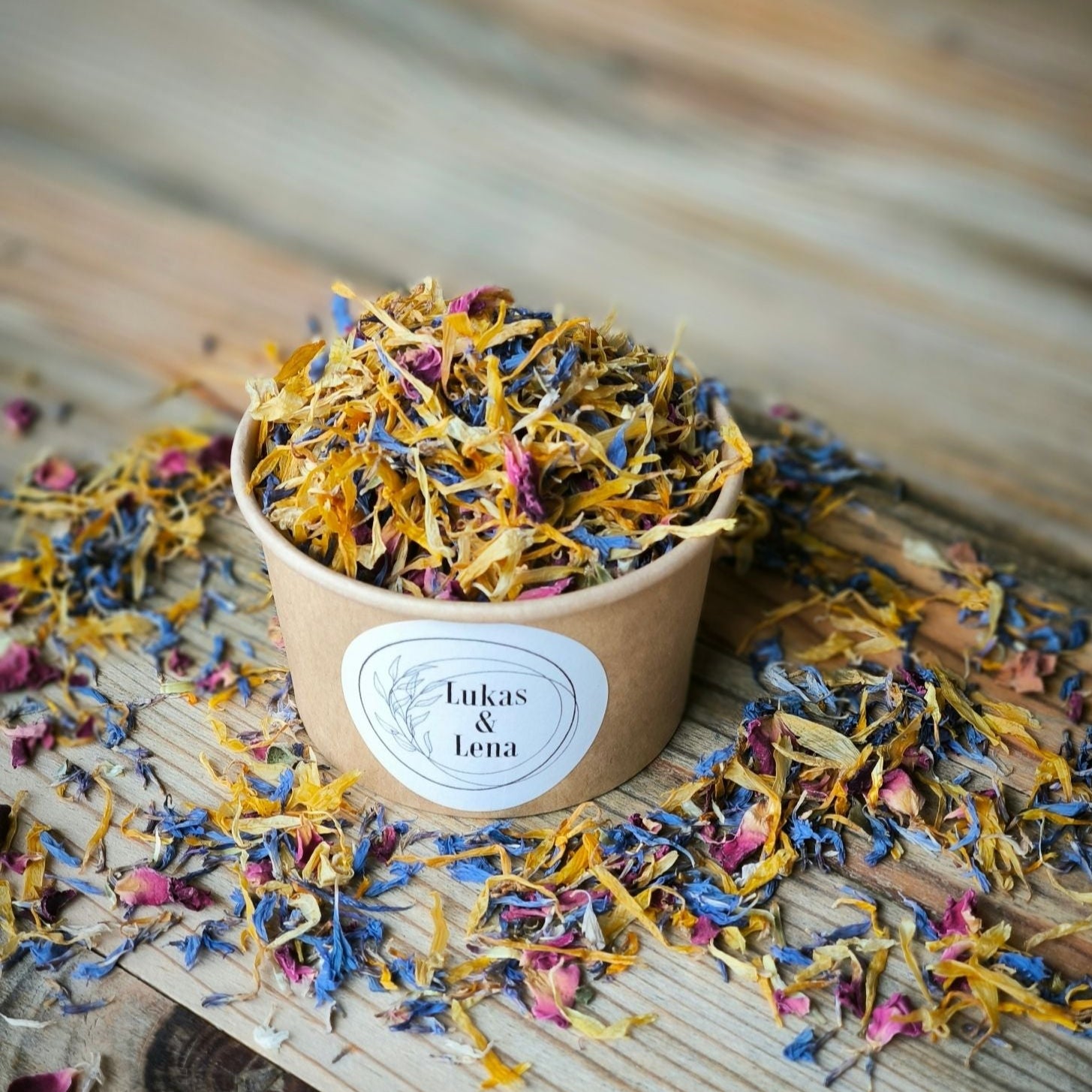 Blütenkonfetti Summer Days in braunen Bechern mit Layout 1