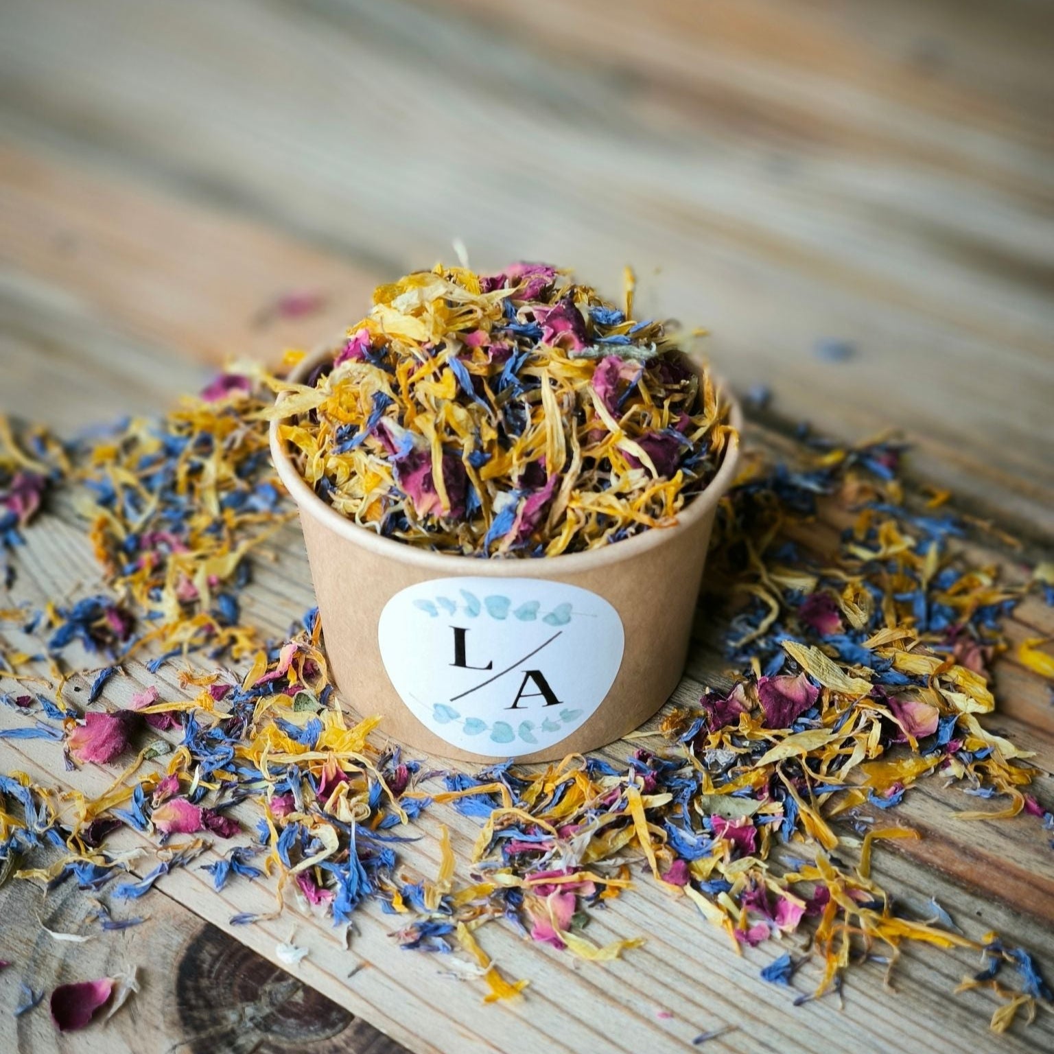 Blütenkonfetti Summer Days in braunen Bechern mit Layout 3