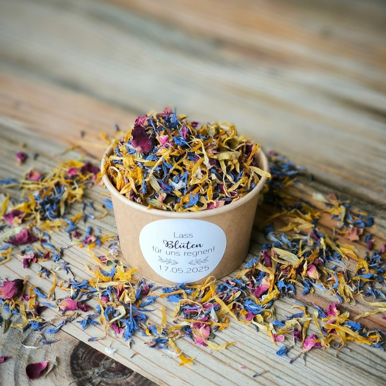 Blütenkonfetti Summer Days in braunen Bechern mit Layout 4