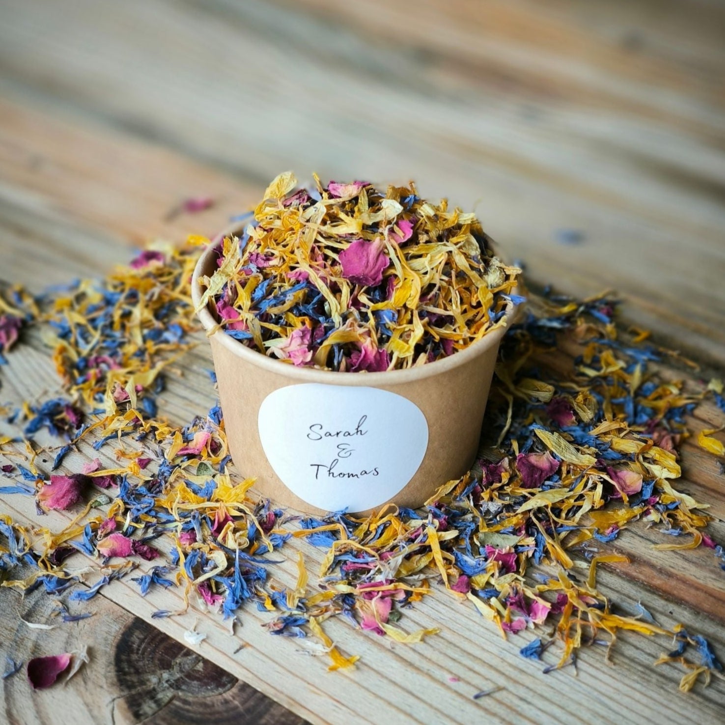 Blütenkonfetti Summer Days in braunen Bechern mit Layout 5