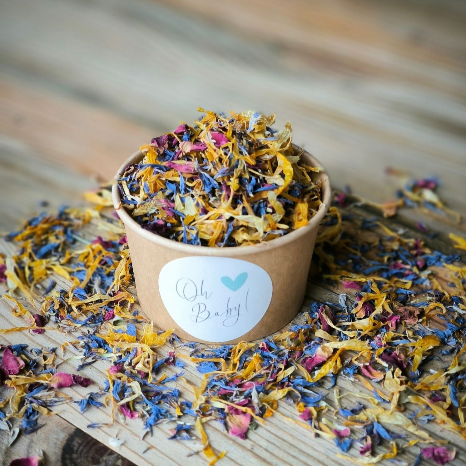 Blütenkonfetti Summer Days in braunen Bechern mit Layout 8