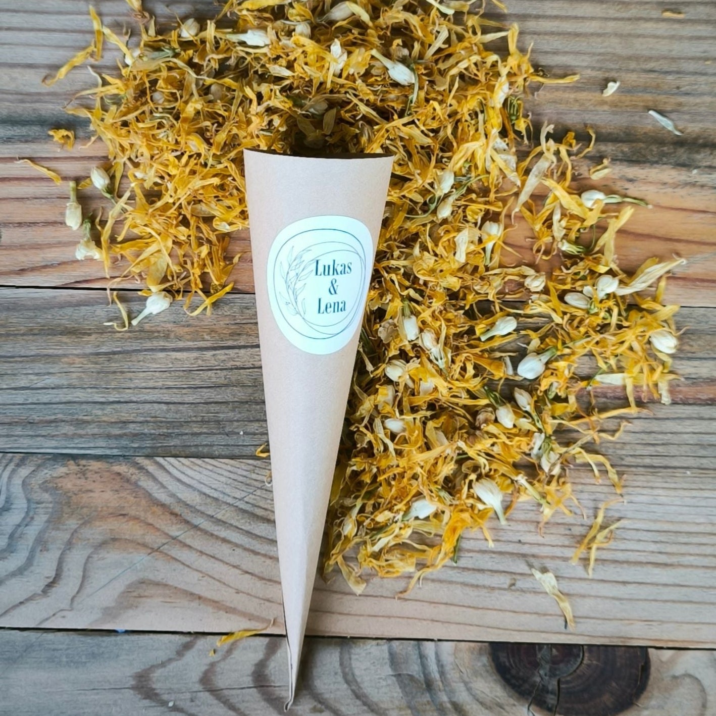 Blütenkonfetti Yellow Ivory in Cones mit Layout 1