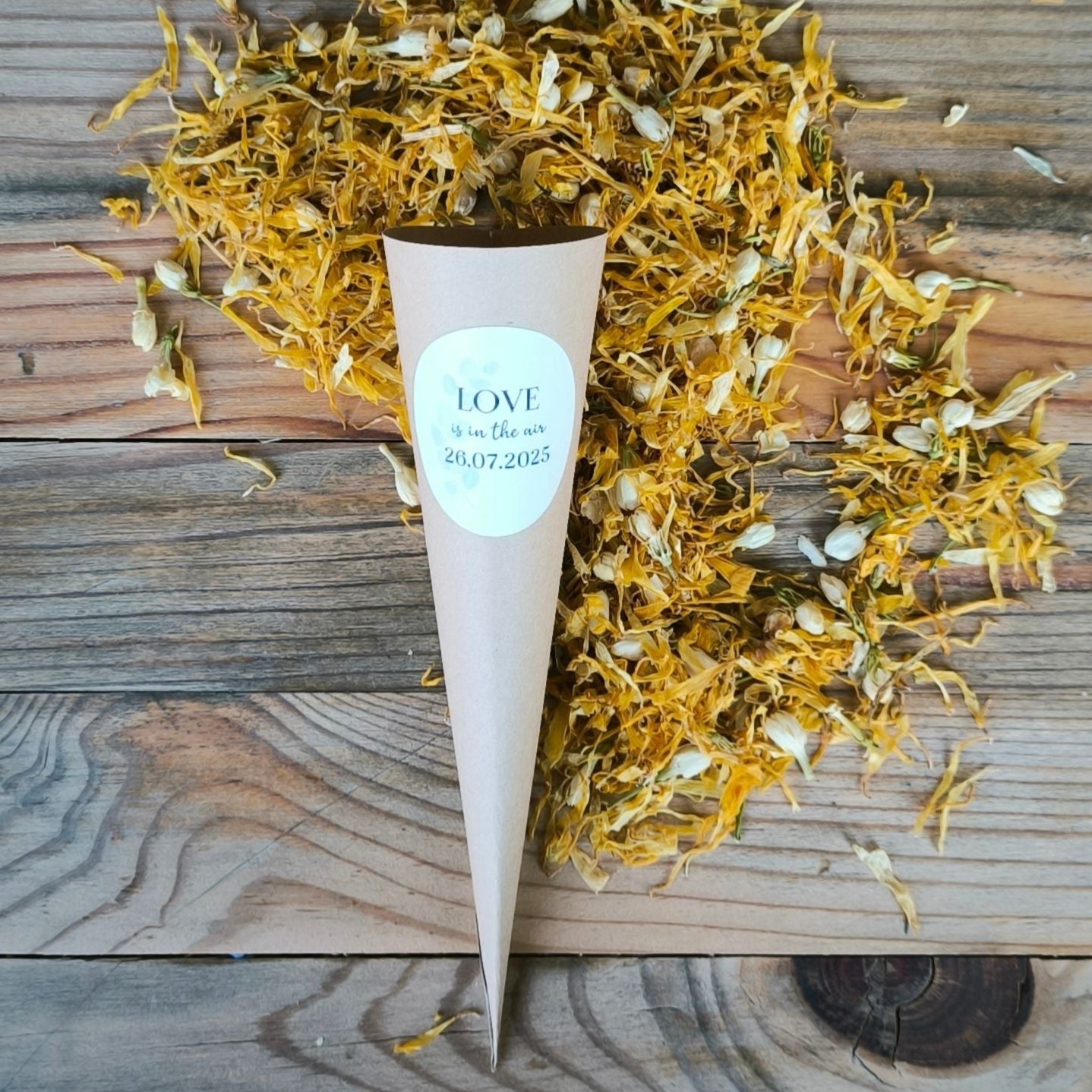 Blütenkonfetti Yellow Ivory in Cones mit Layout 2