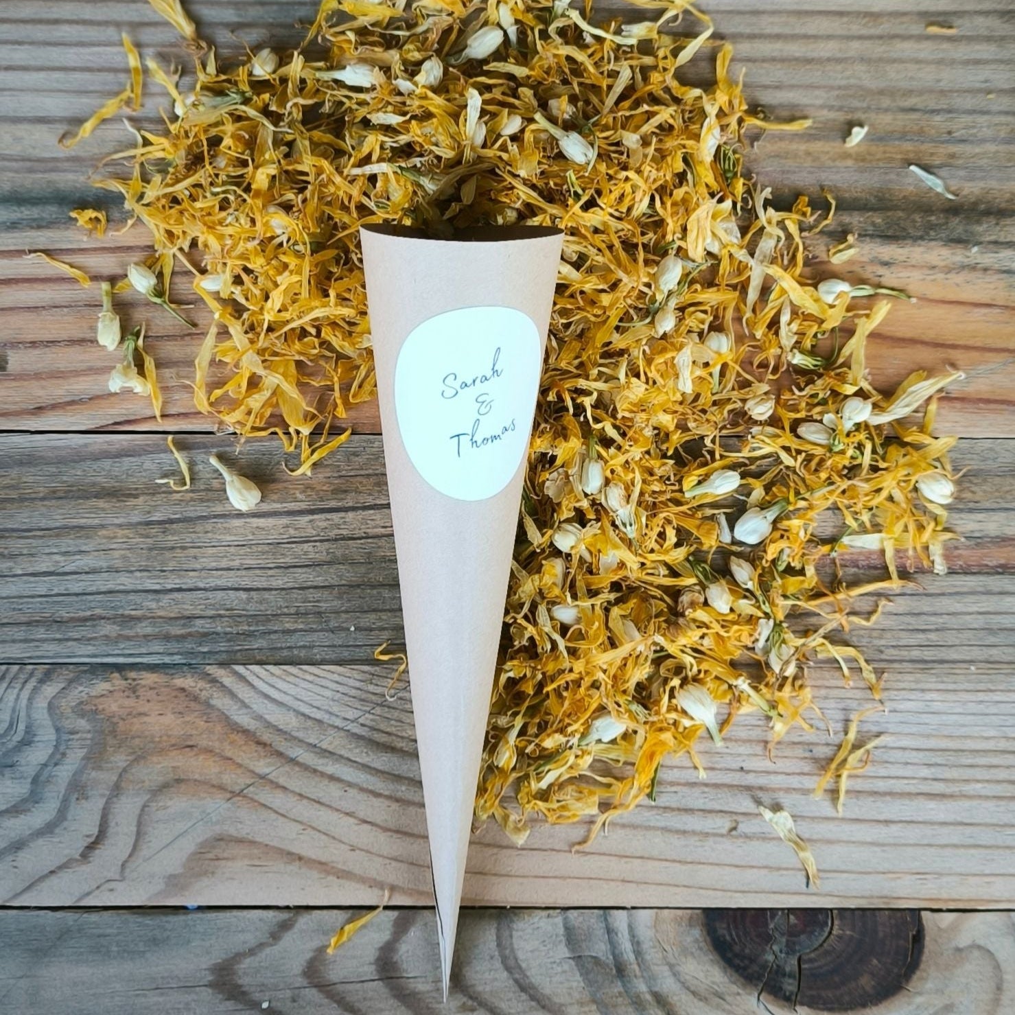Blütenkonfetti Yellow Ivory in Cones mit Layout 5