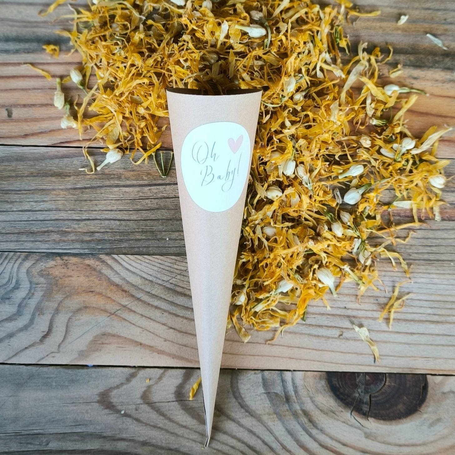 Blütenkonfetti Yellow Ivory in Cones mit Layout 7