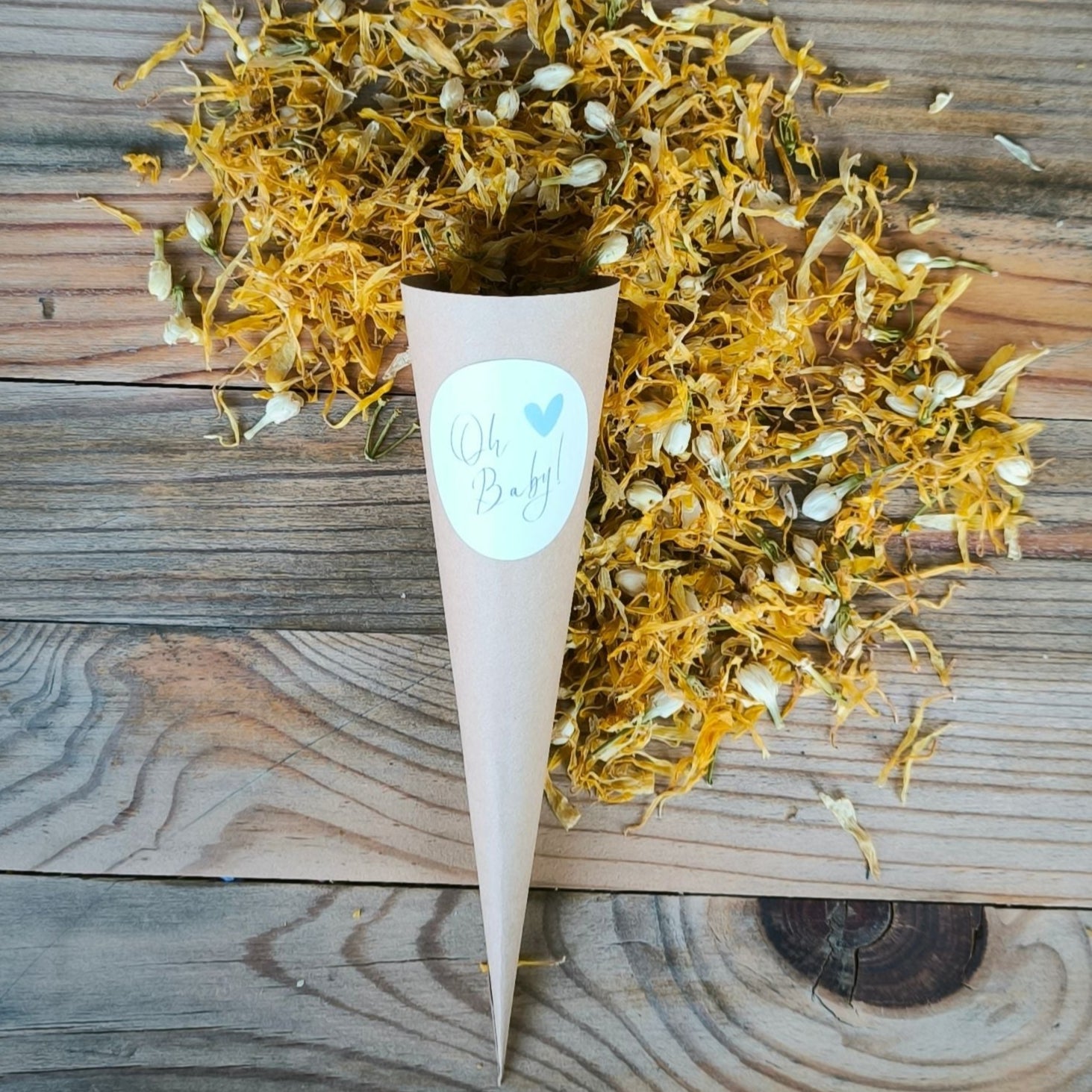 Blütenkonfetti Yellow Ivory in Cones mit Layout 9