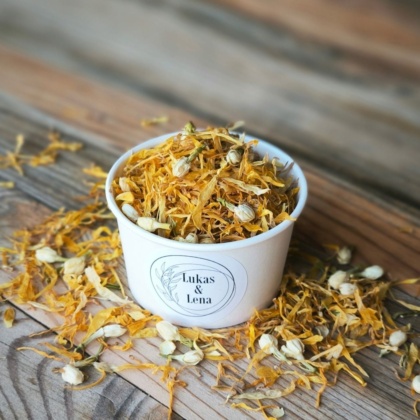 Blütenkonfetti Yellow Ivory in weißen Bechern mit Layout 1