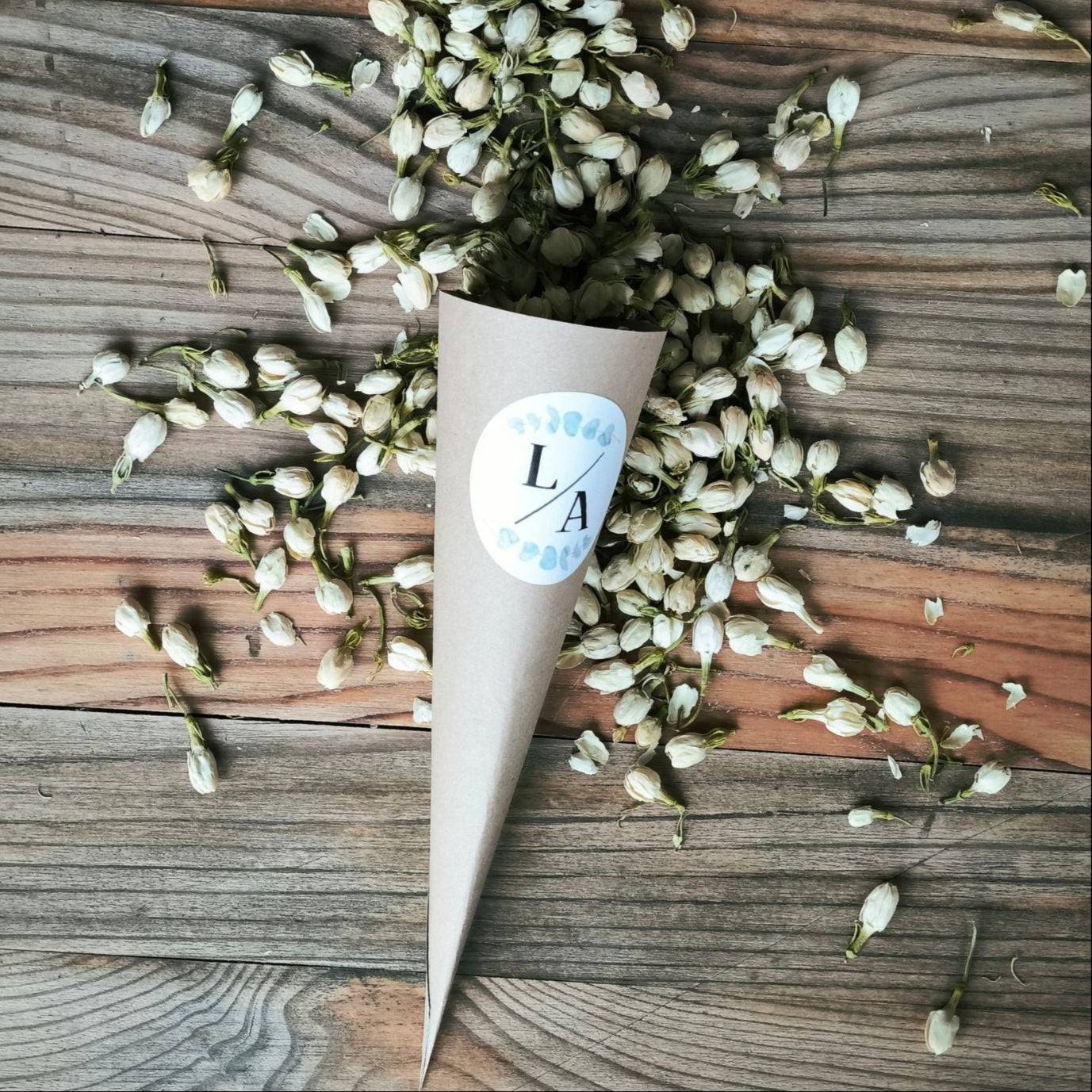 Blütenkonfetti Ivory Jasmin mit Cones