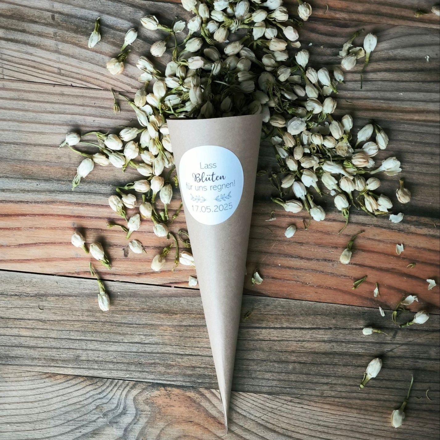 Blütenkonfetti Ivory Jasmin mit Cones