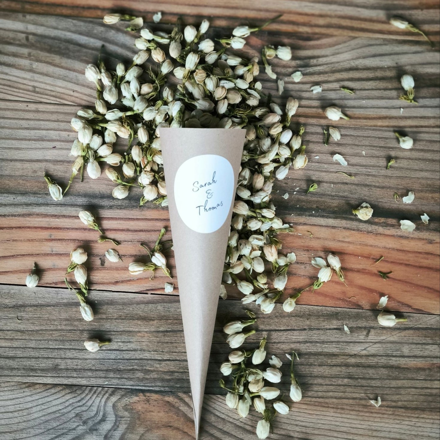 Blütenkonfetti Ivory Jasmin mit Cones