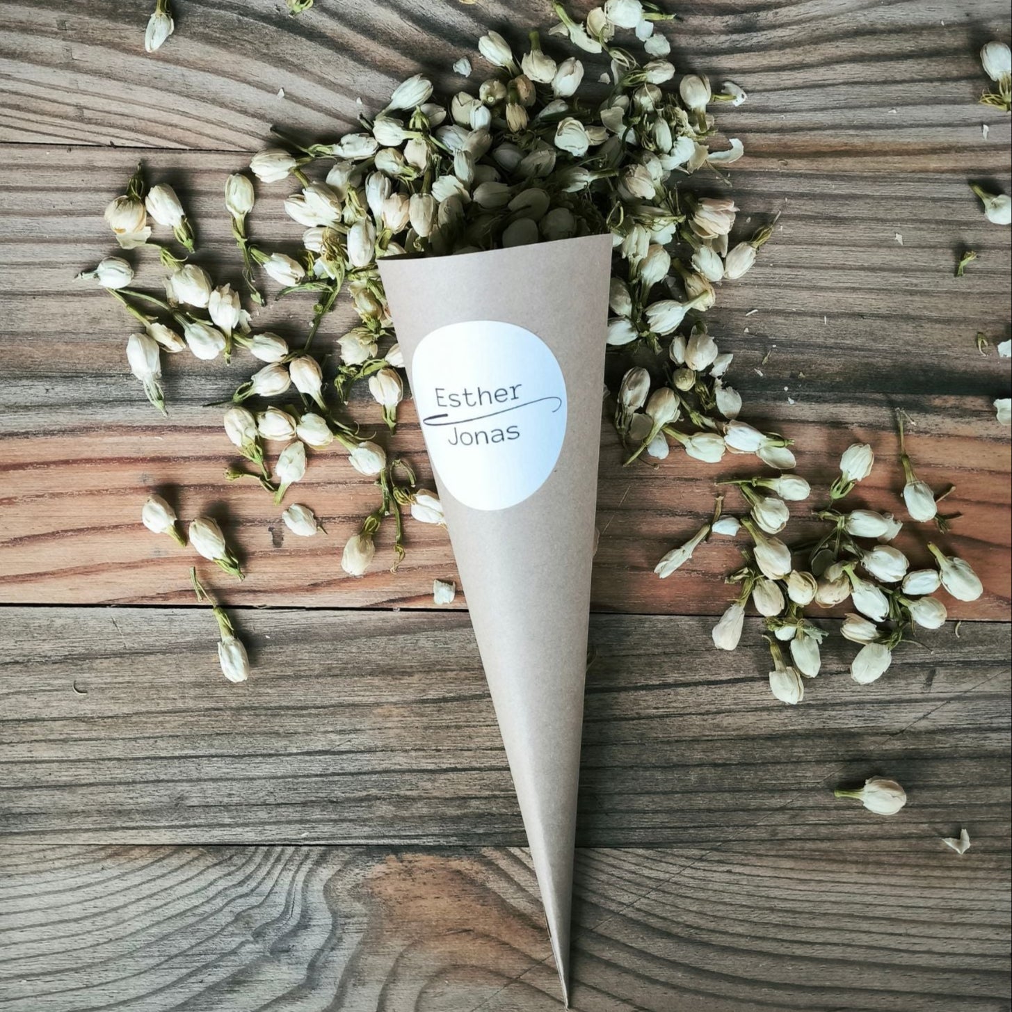 Blütenkonfetti Ivory Jasmin mit Cones