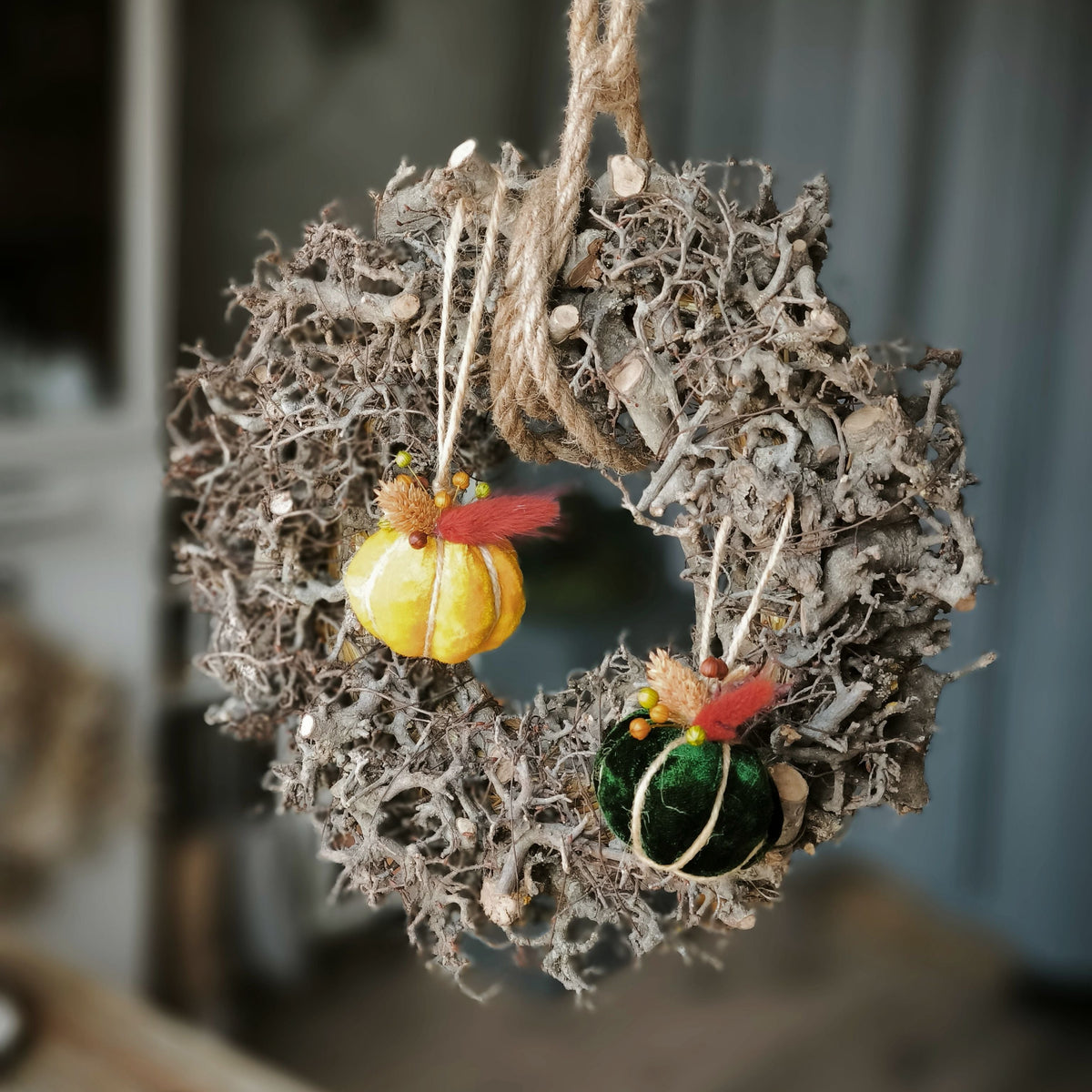 DIY Samtkürbis am Kranz