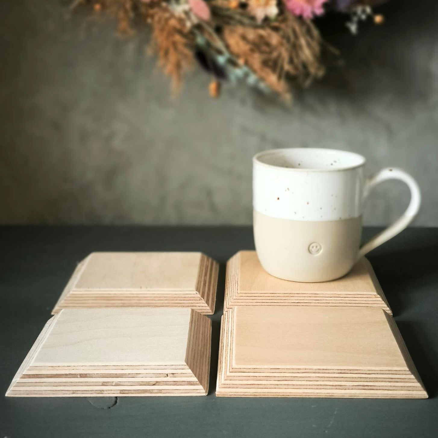 Edgewood Holzuntersetzer aus Multiplex mit Tasse