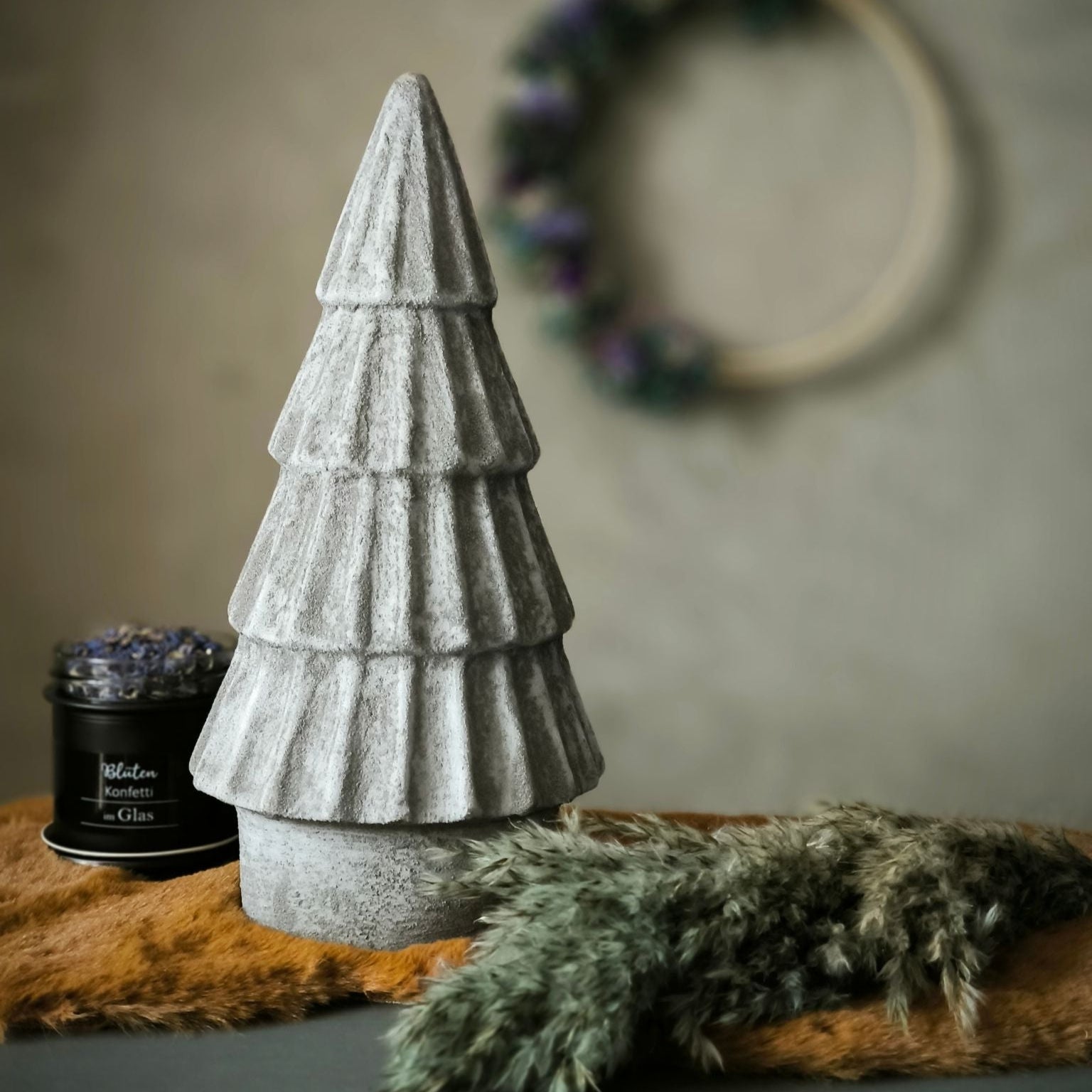 Frosted Grey Beton Baum mit Duft Popourri iced Blue
