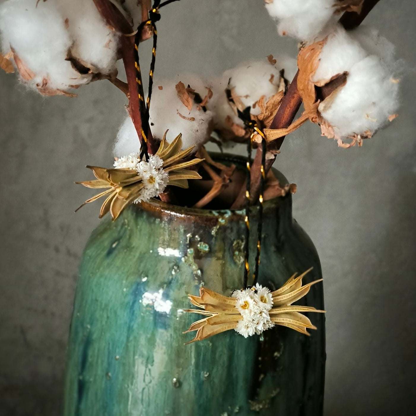 Green Bloom Charm Anhänger Nahaufnahme