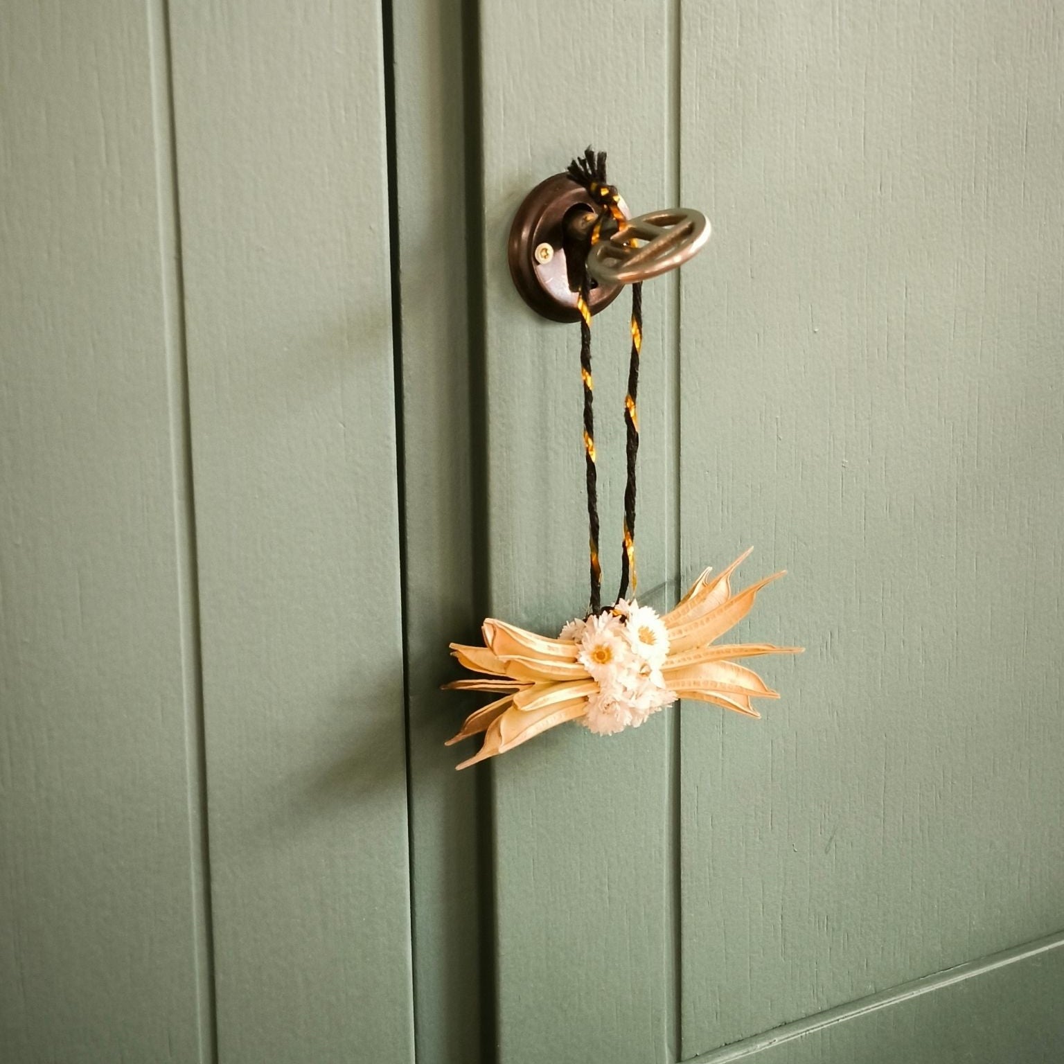 Green Bloom Charm als Anhänger an Schlüssel