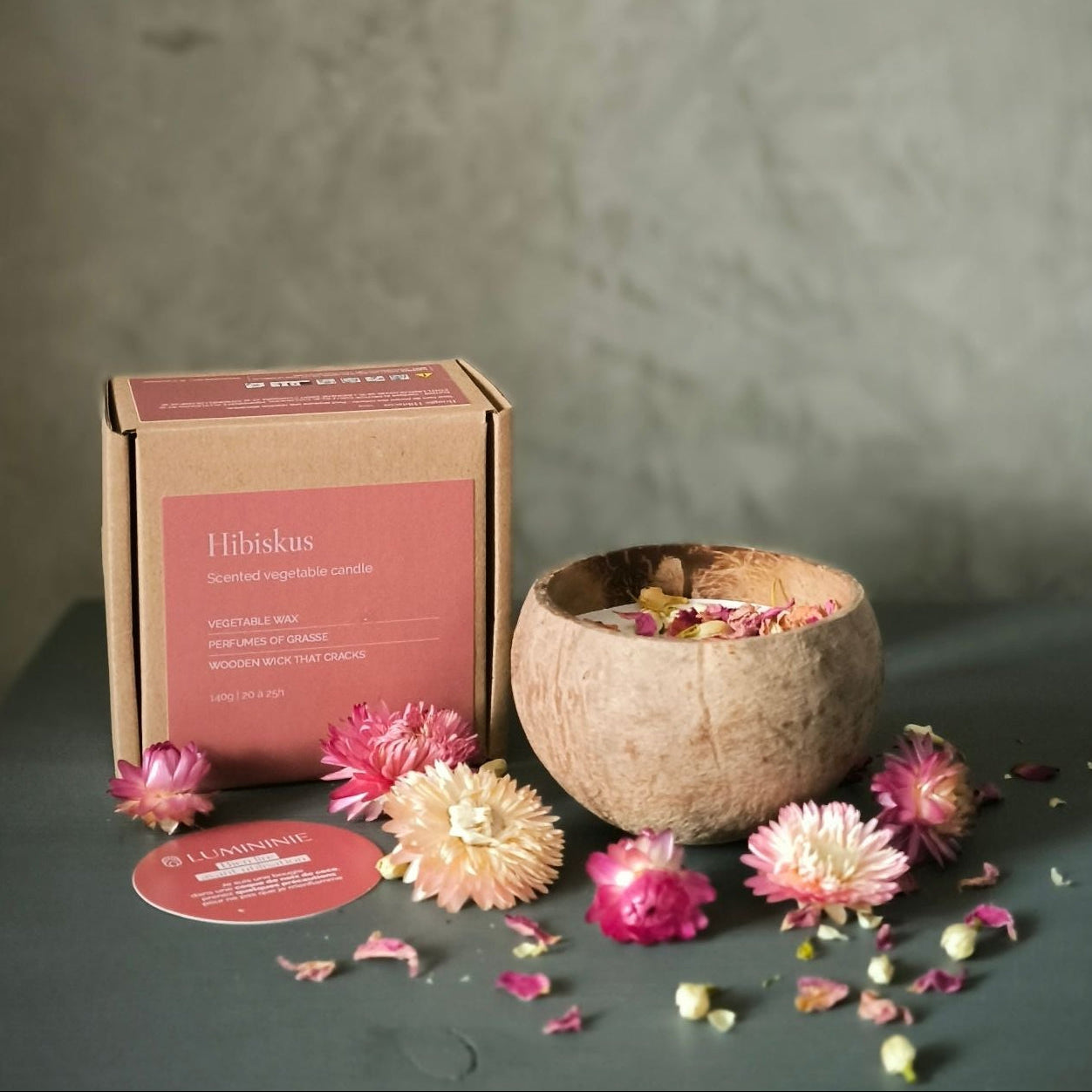 Lumininie Kerze Hibiskus mit Verpackung