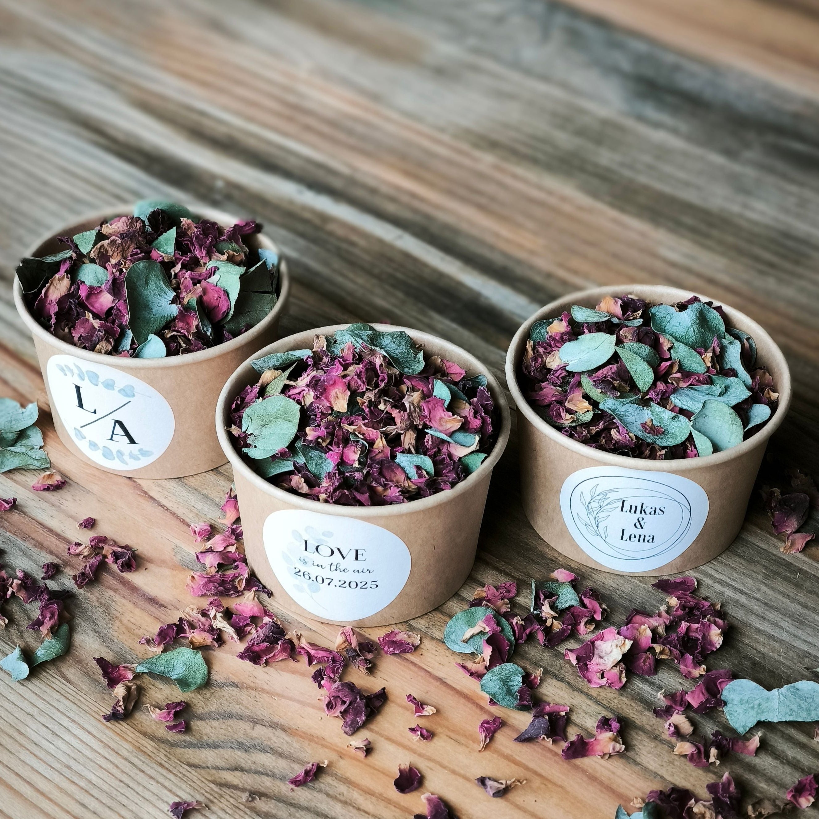 Magic Bloom in braunen Bechern