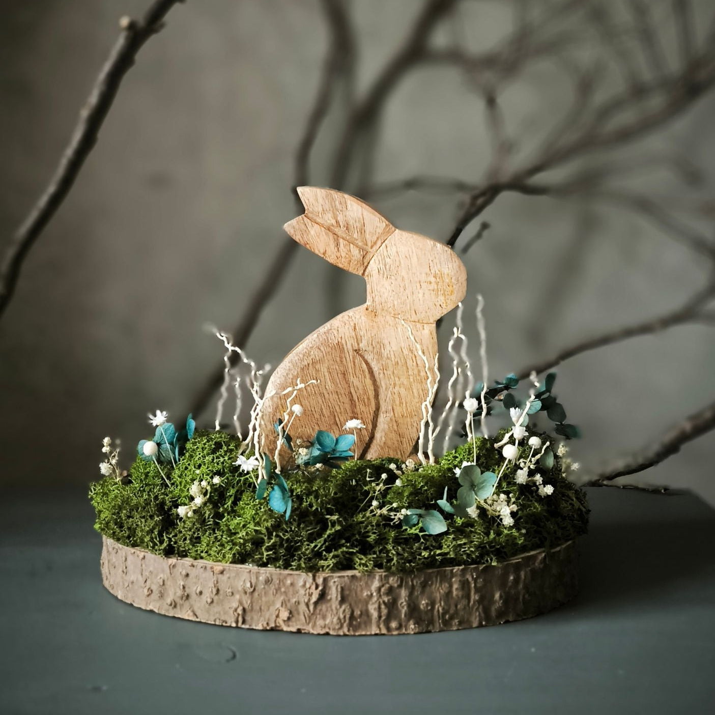 Natural Bunny Holzhase mit Dekoration
