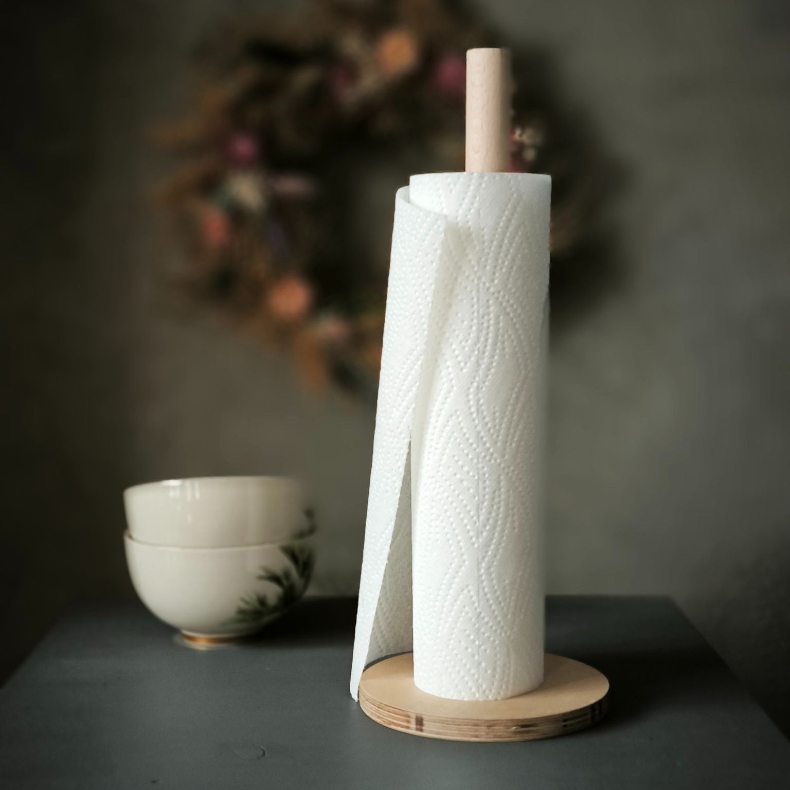 Standwood Küchenrollenhalter aus Multiplex und Buche