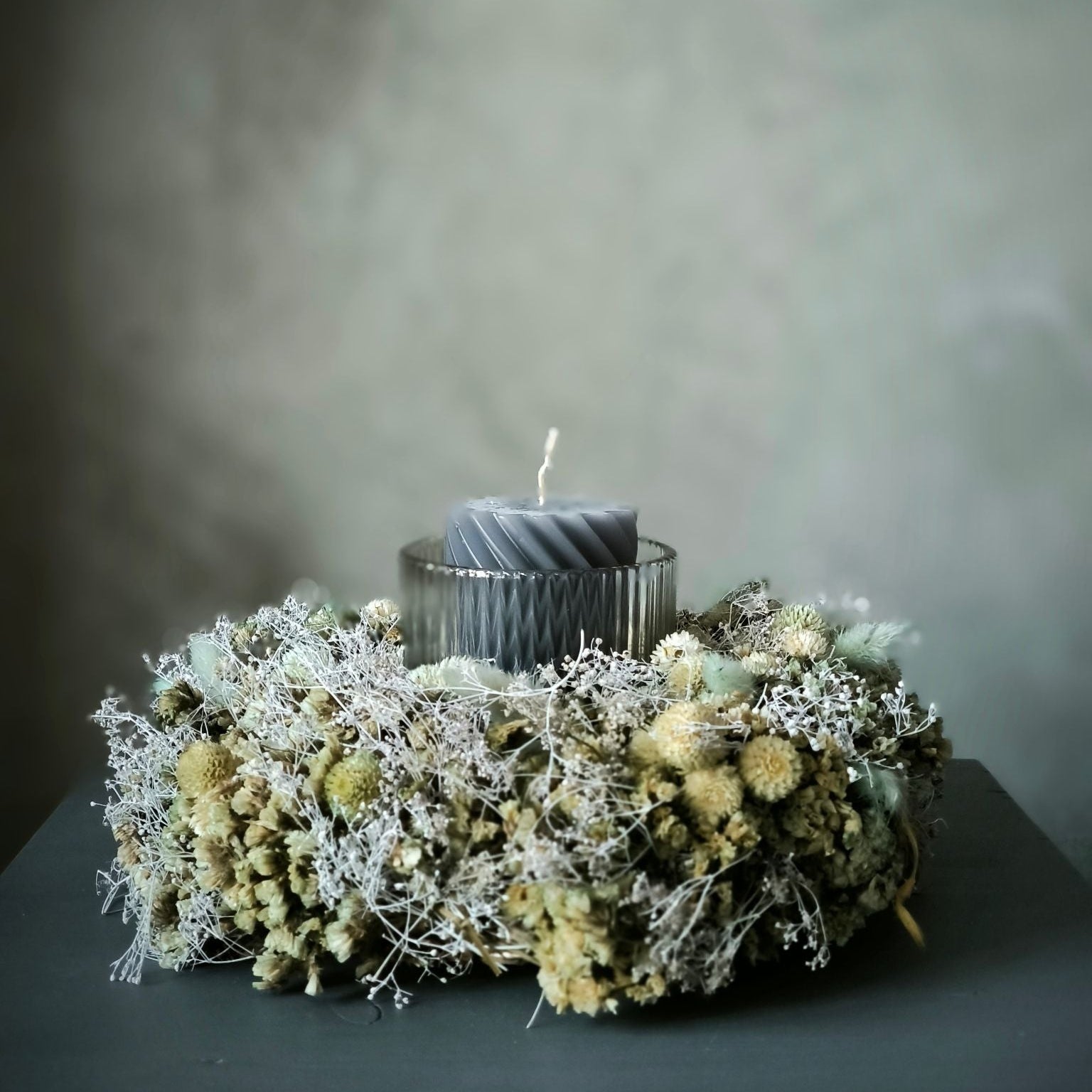 Sage Wisper Kranz mit Windlicht und Kerze