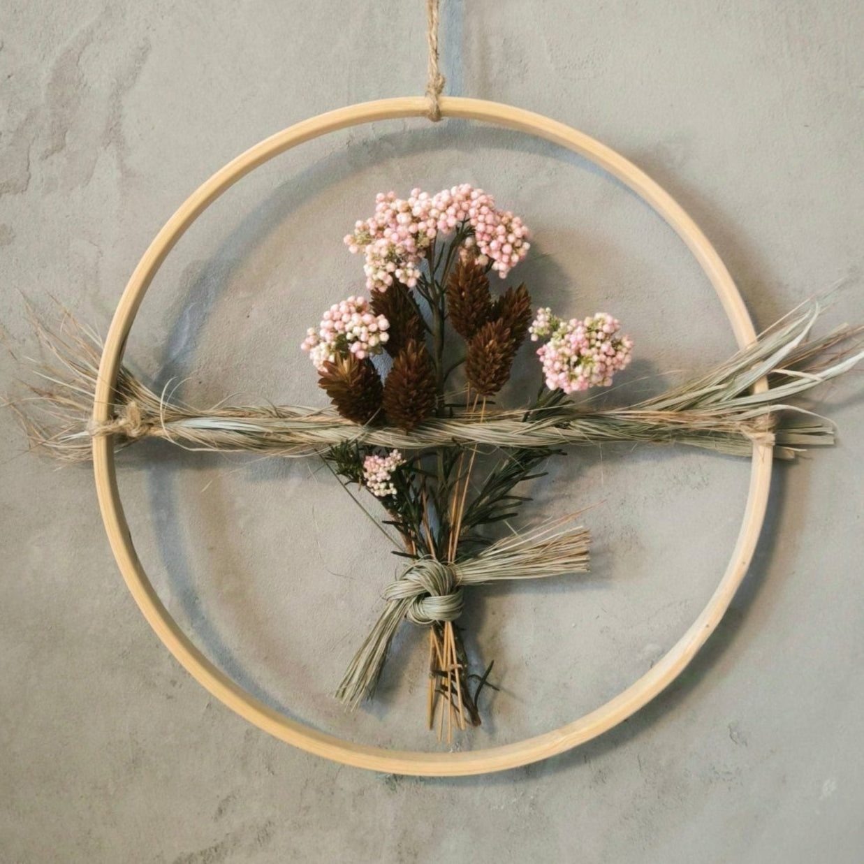 Harmonischer Trockenblumenring – Natürliche Eleganz in warmen Farben