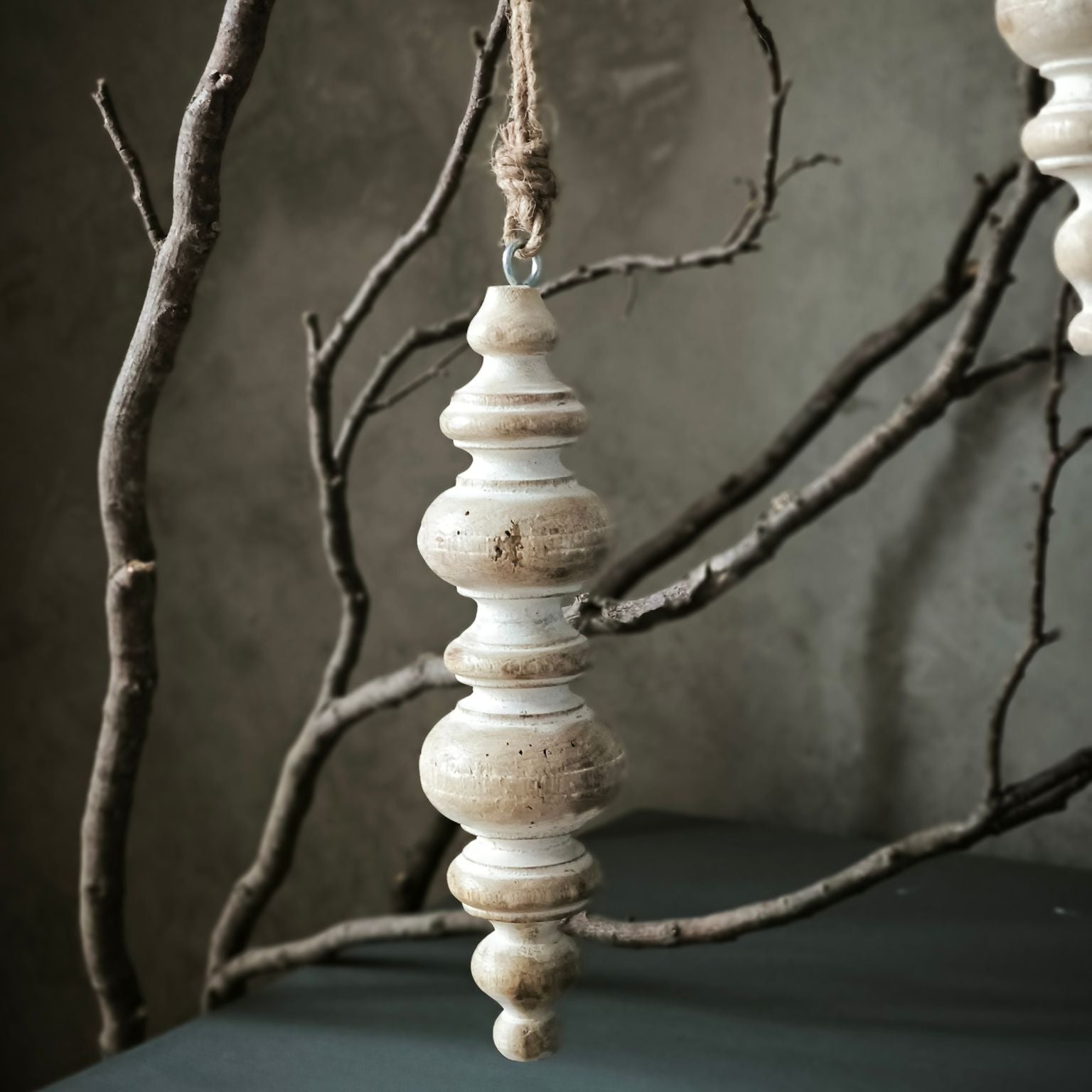 Wood Column gedrechseltes Holzornament zum Hängen Nahaufnahme