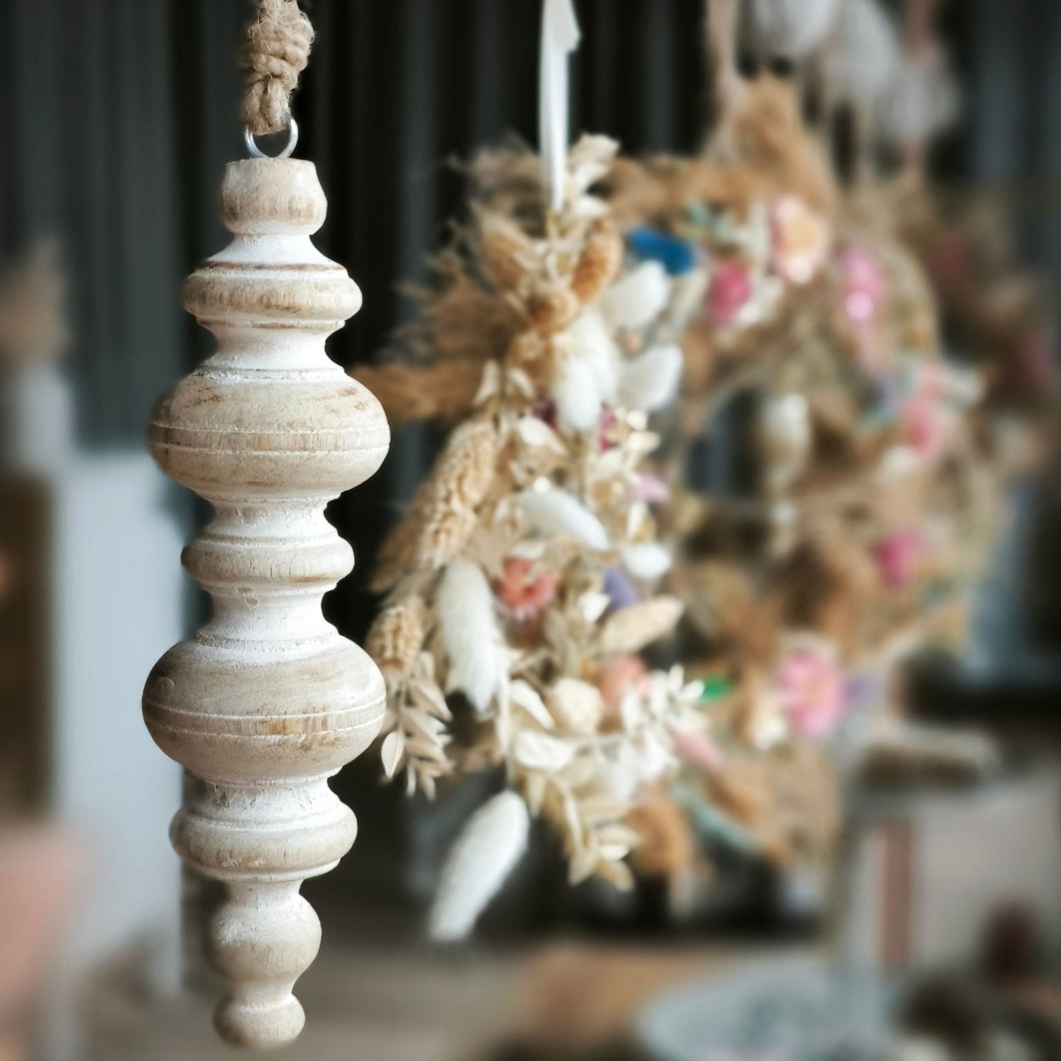 Wood Column gedrechseltes Holzornament zum Hängen im Laden