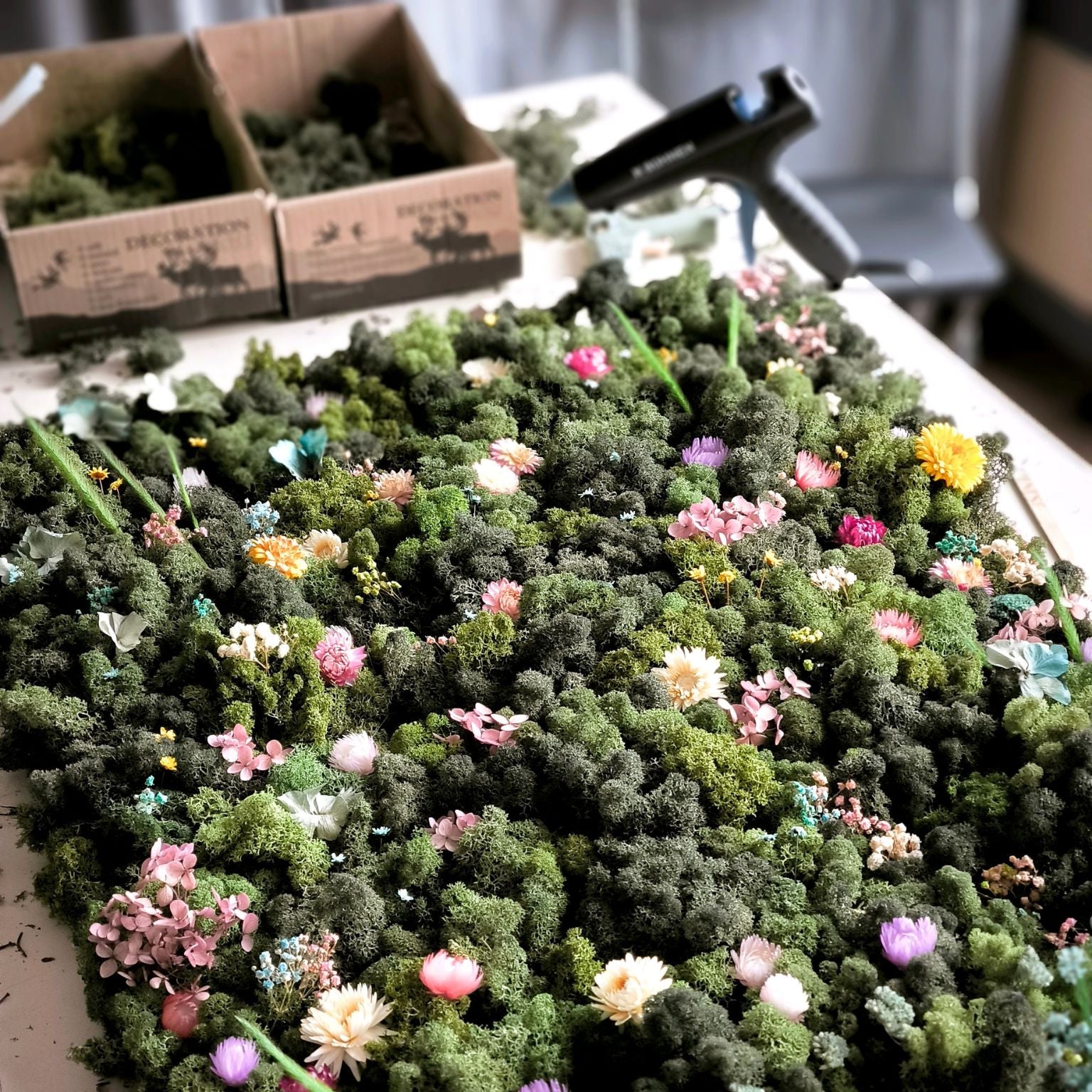 Zeitgeschenk Workshop fertiges Moosbild mit Trockenblumen