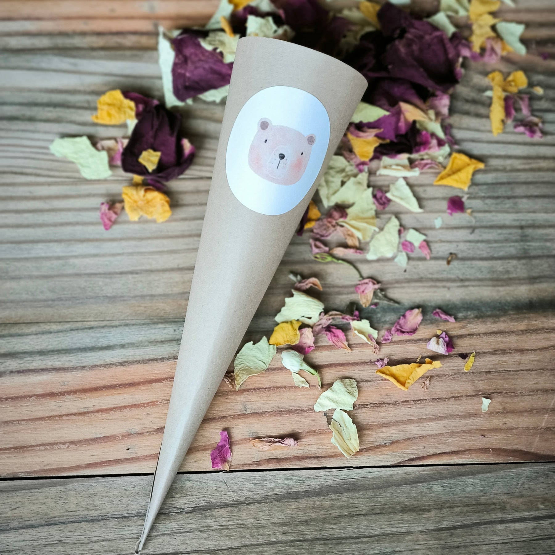 Blütenkonfetti Lively Cassis in Cones mit Layout 9