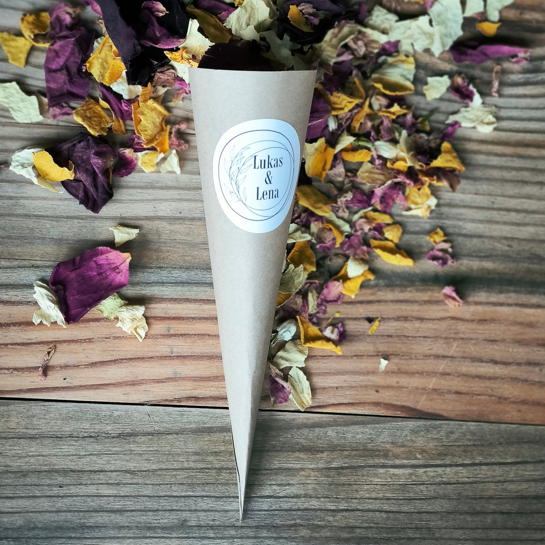 Blütenkonfetti Lively Cassis in Cones mit Layout 1