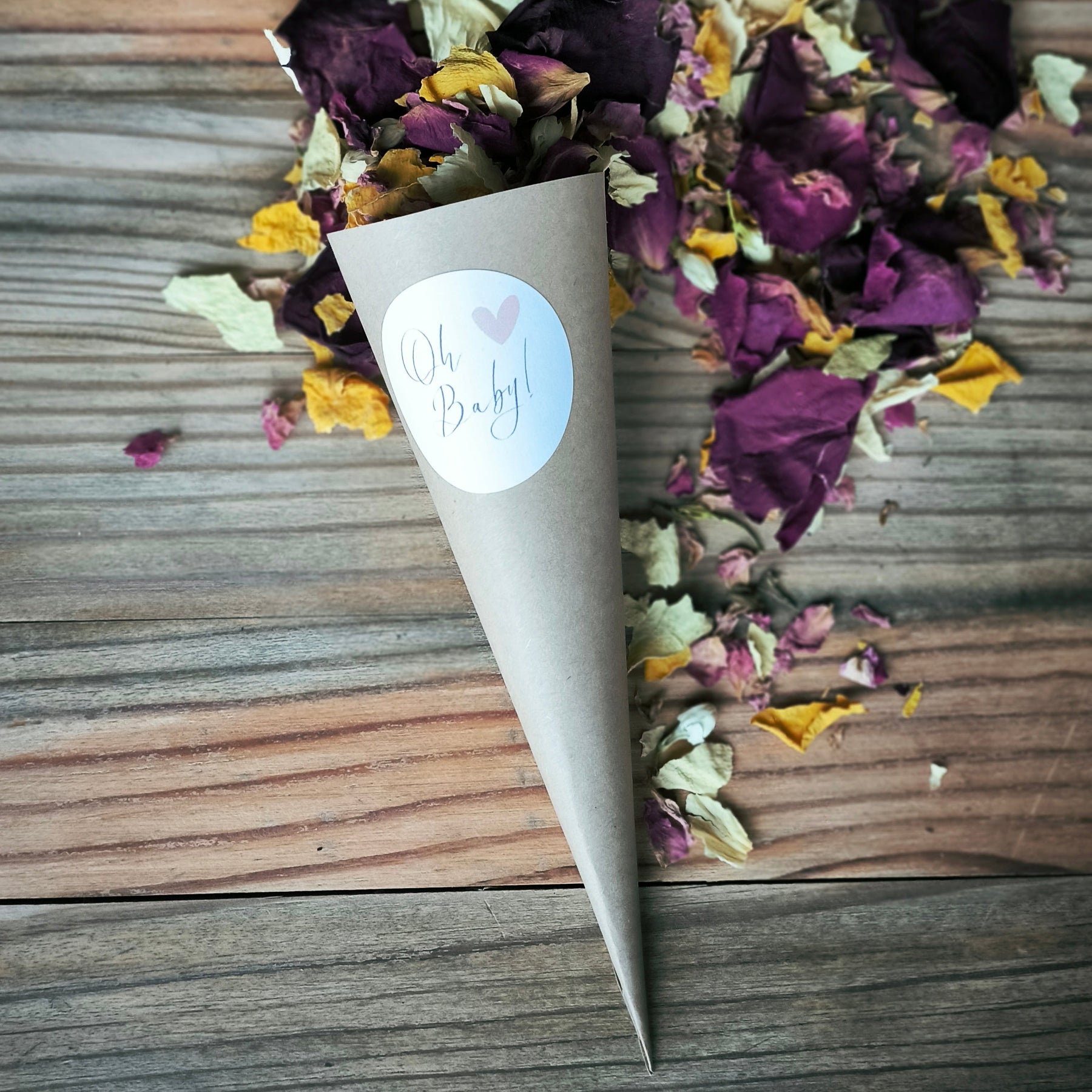 Blütenkonfetti Lively Cassis in Cones mit Layout 7