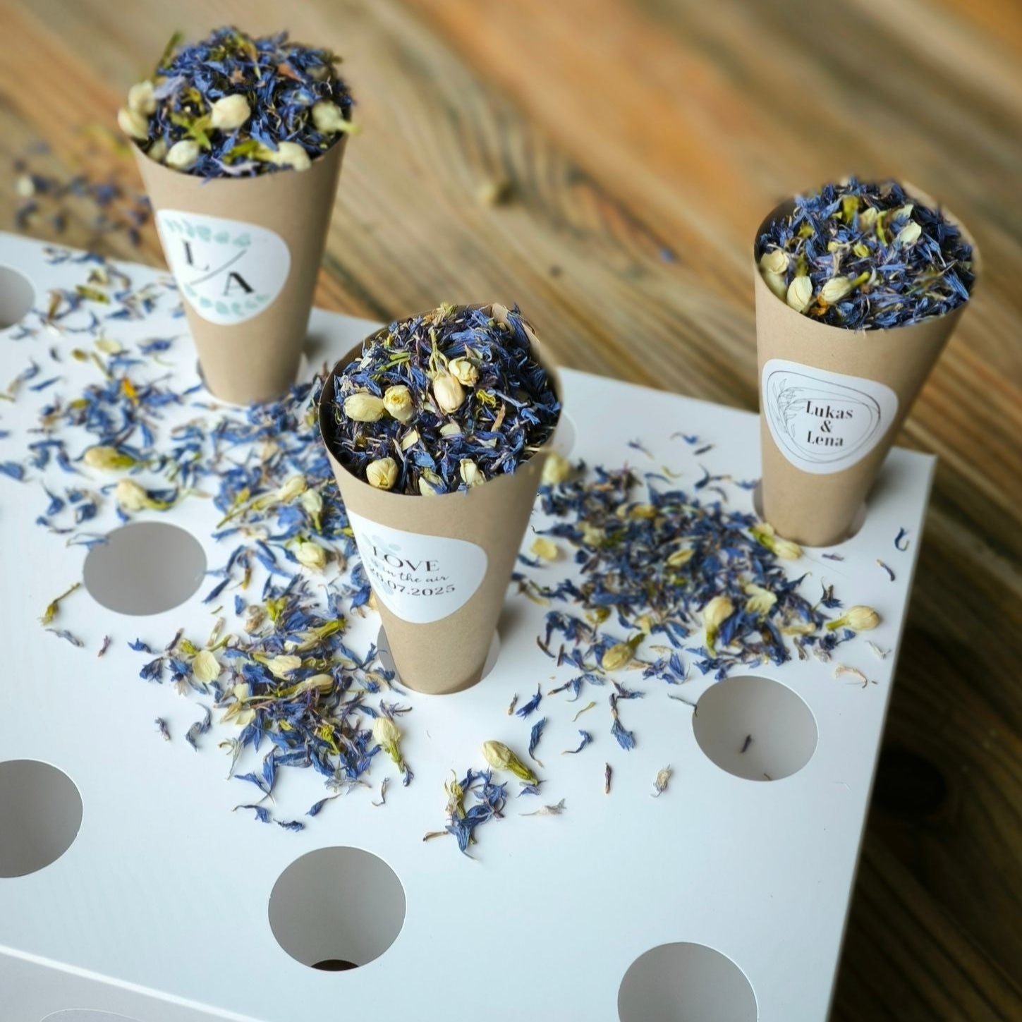 Blütenkonfetti Blue Ivory in Cones