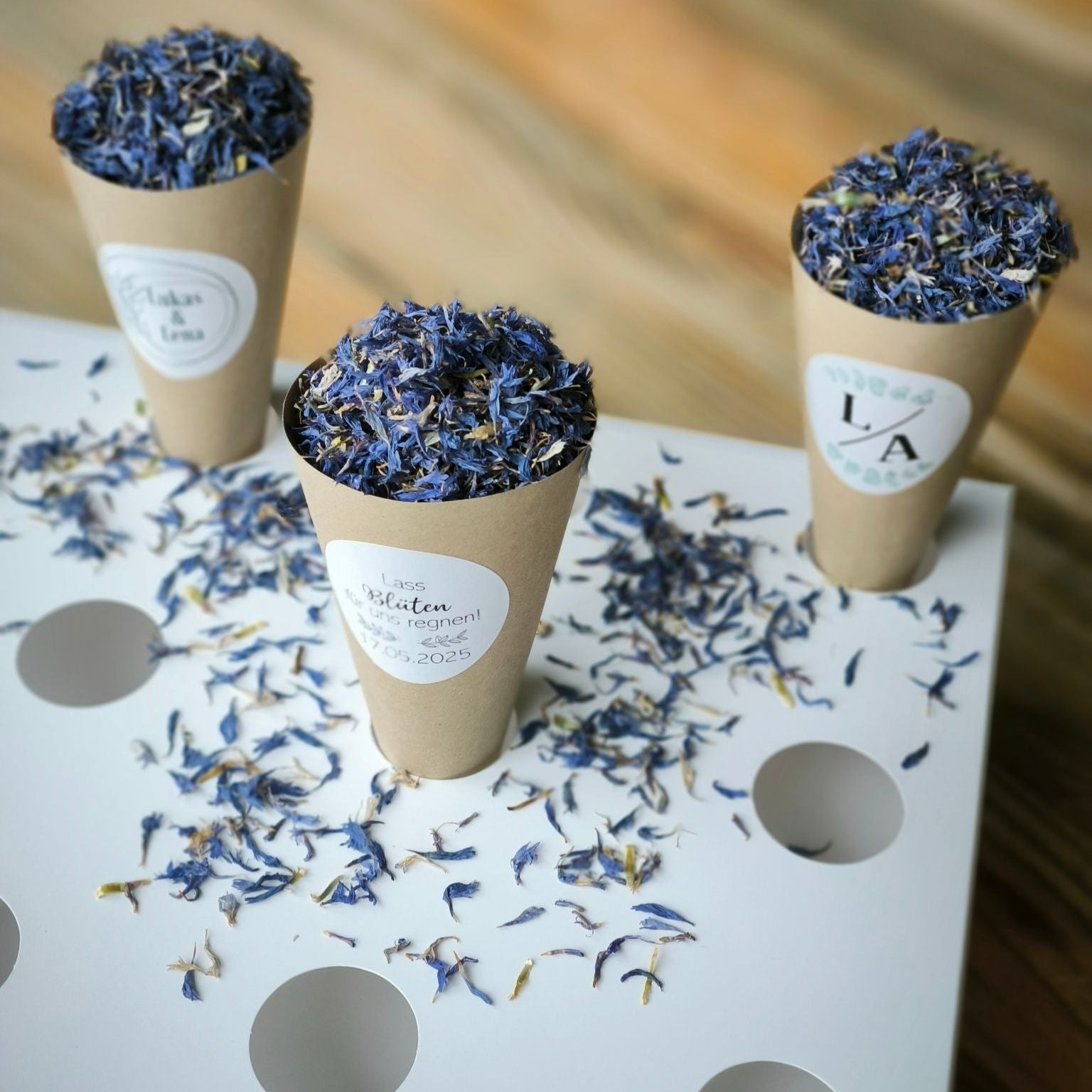 Blütenkonfetti Iced Blue in Cones