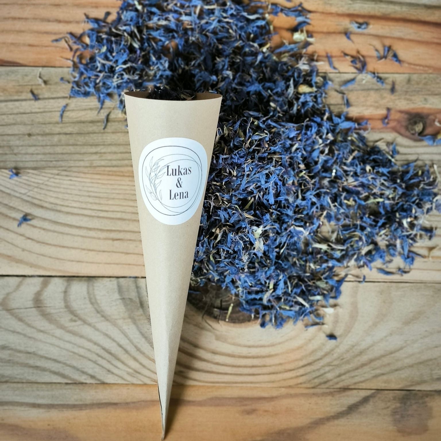 Blütenkonfetti Iced Blue in Cones mit Layout 1