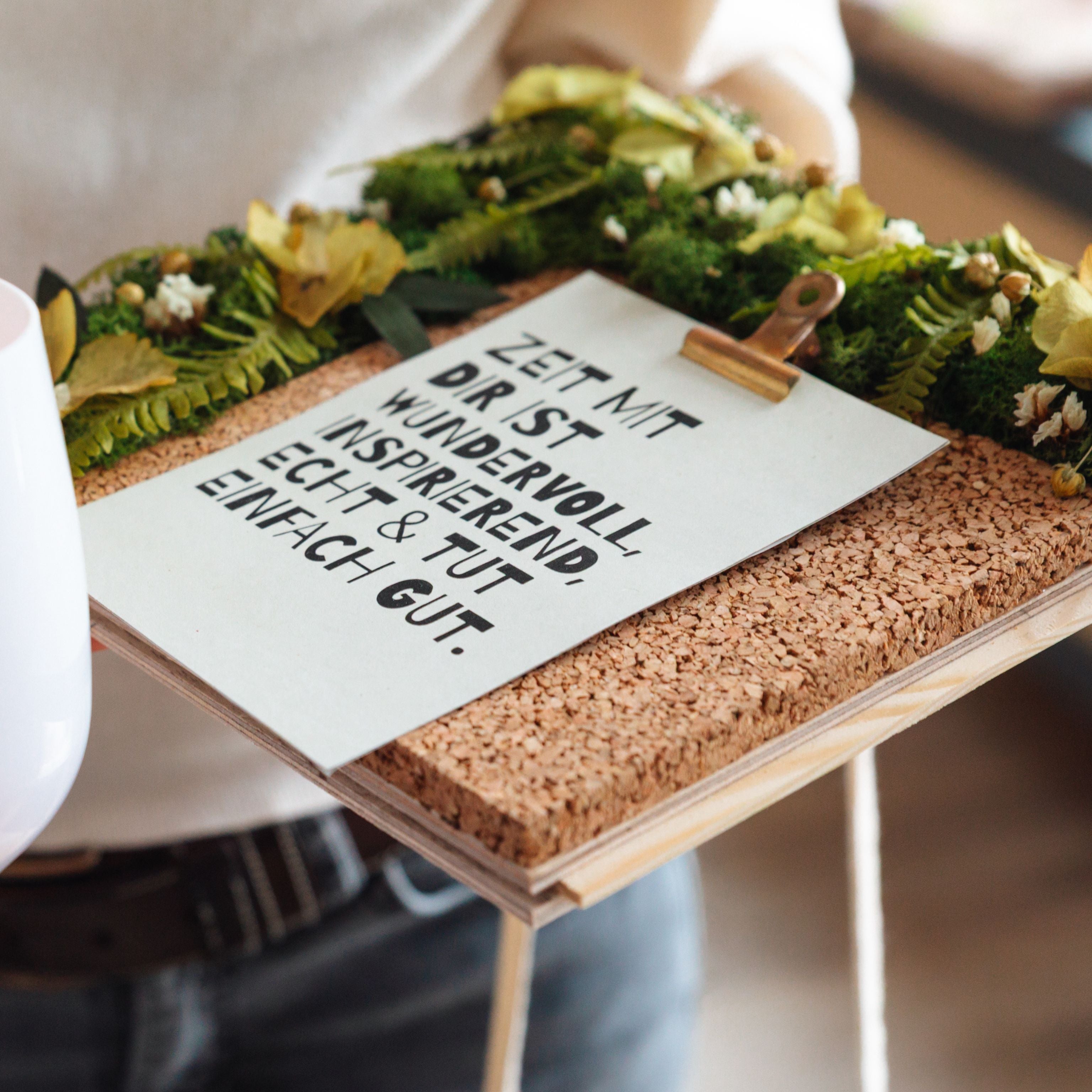 Blütenkonfetti Zeitgeschenk Pinnwand Ecke mit Gutschein Postkarte