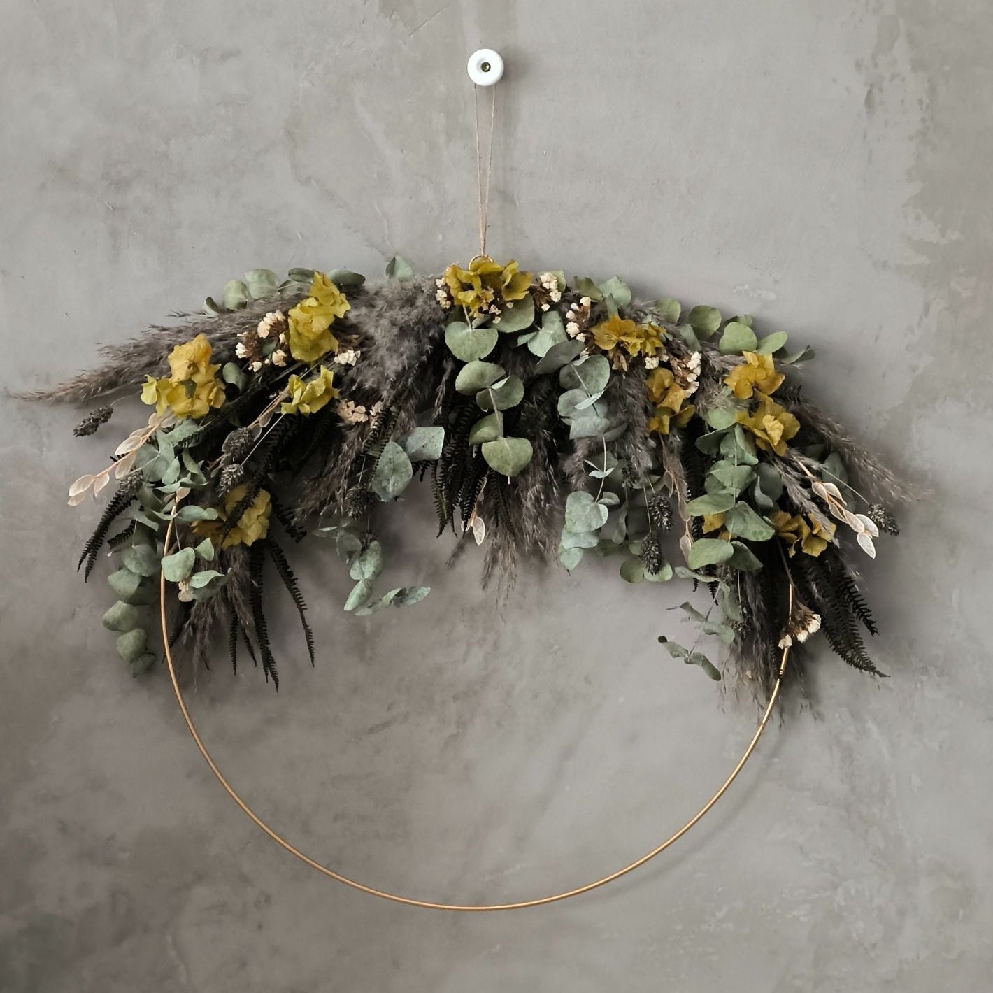 Boho-Eucalyptus Großer Trockenblumenring in natürlichen Grün- und Grautönen