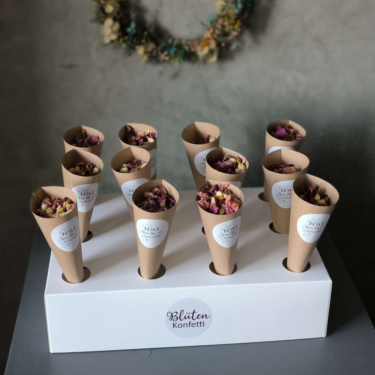 Cone Holder Halter für 12 Blütenkonfetti Cones Ansicht von oben