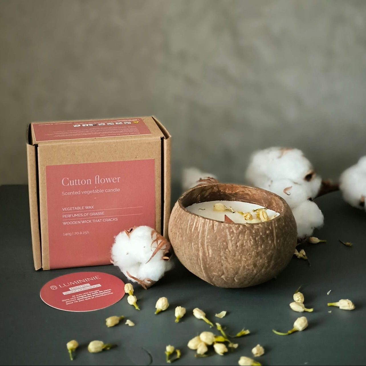 Lumininie Kerze Cotton Flower mit Verpackung