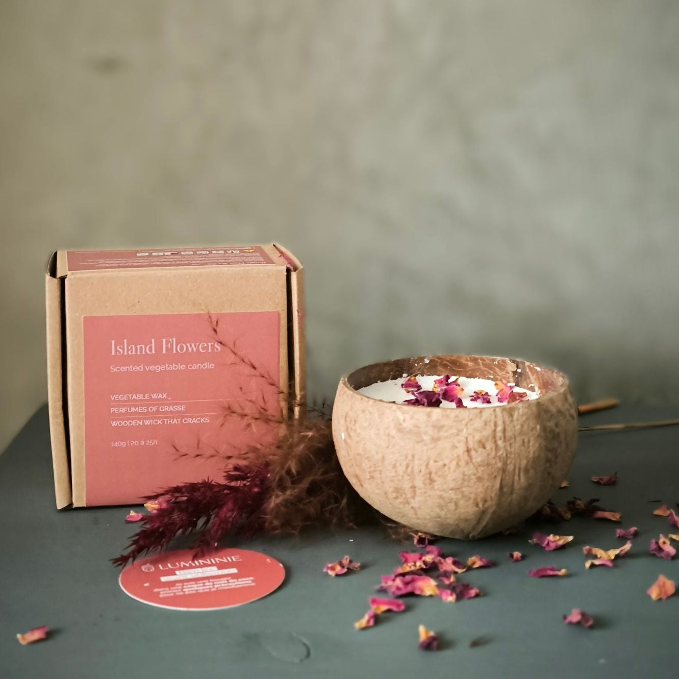 Lmininie Kerze Island Flowers mit Verpackung