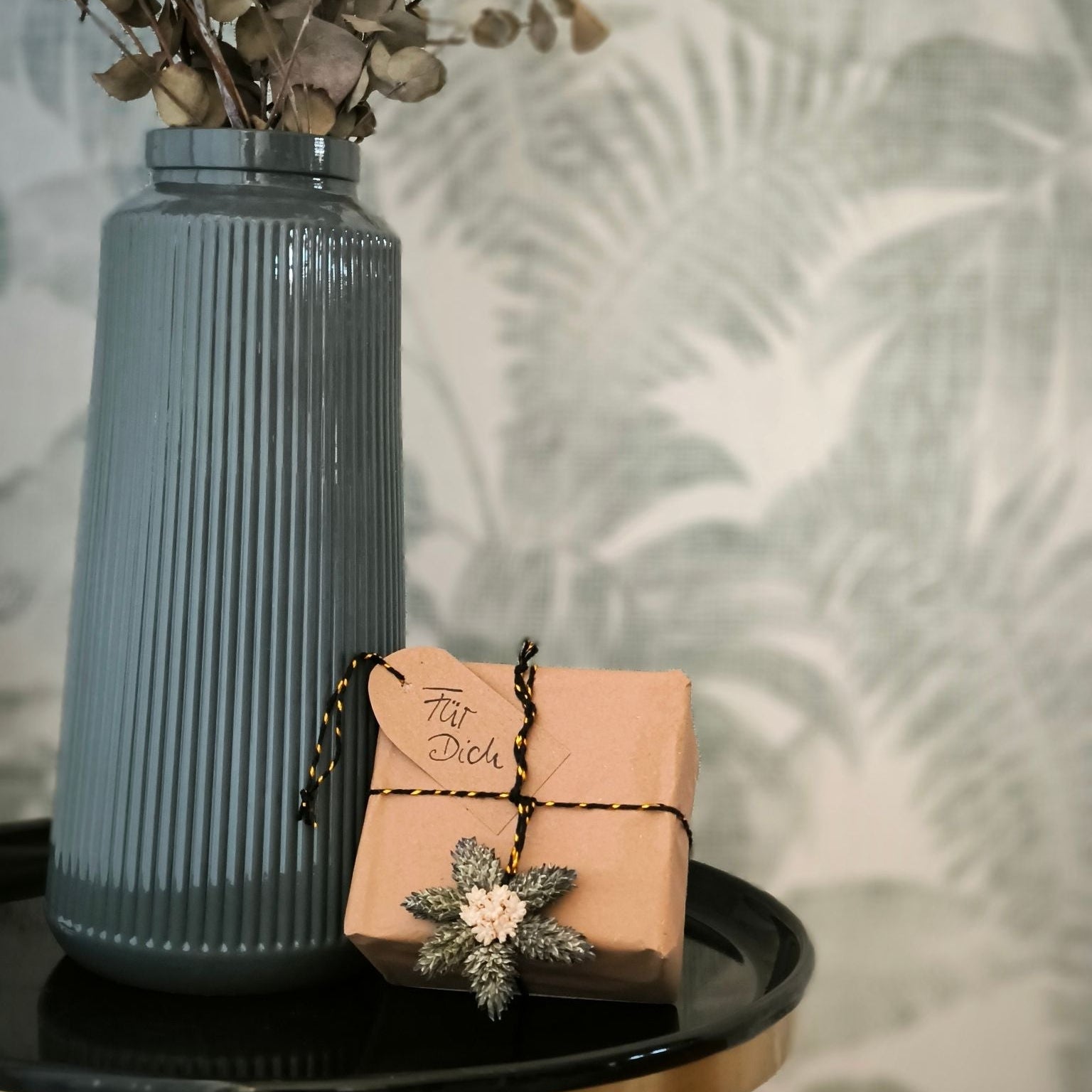 Midnight Bloom Charm als Geschenkanhänger