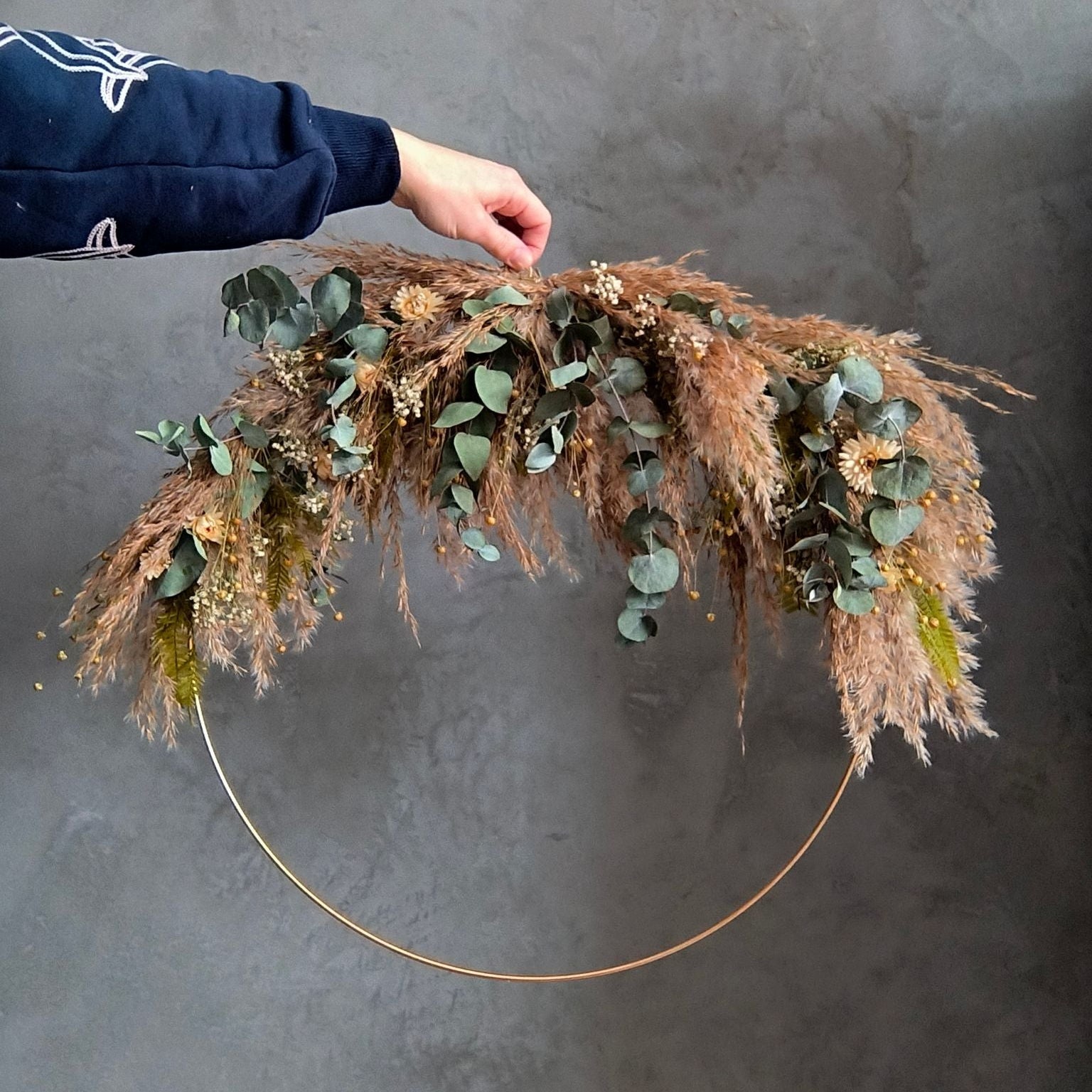 Qiet Fields Trockenblumenring in Natur Beigetönen mit hand