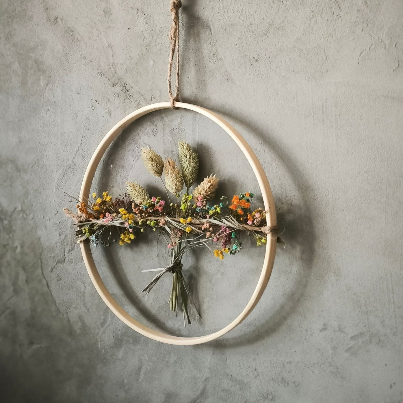 Spring Palm Ring Bambusring mit Palmfaser buntem Schleierkraut Detailbild