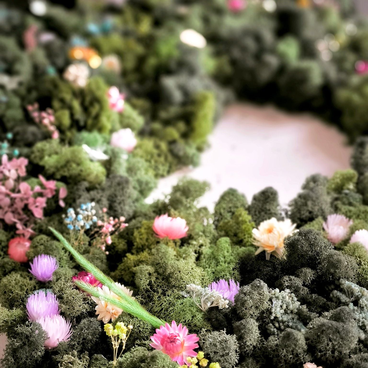 Zeitgeschenke Workshop großes Moosbild mit Trockenblumen herstellen